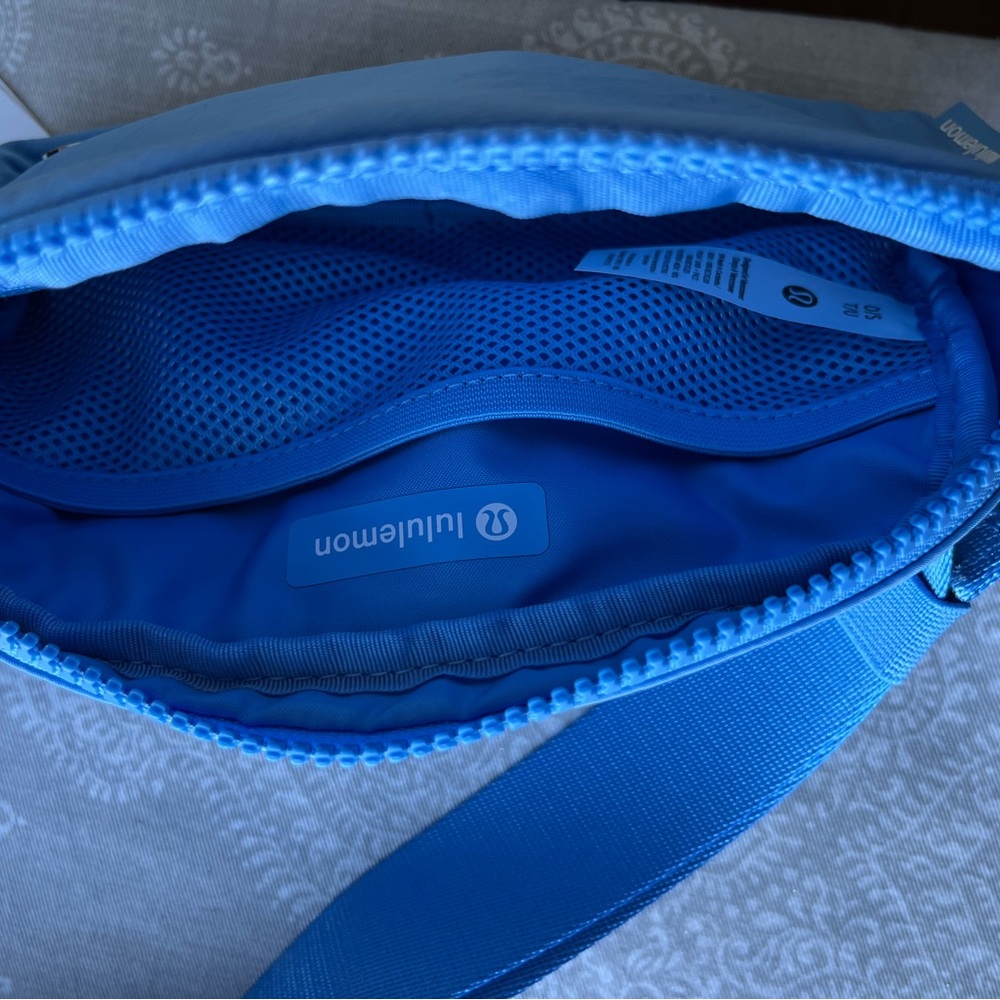 Lululemon Athletica Sky Blue Everywhere Belt Bag - Picture 2 of 2